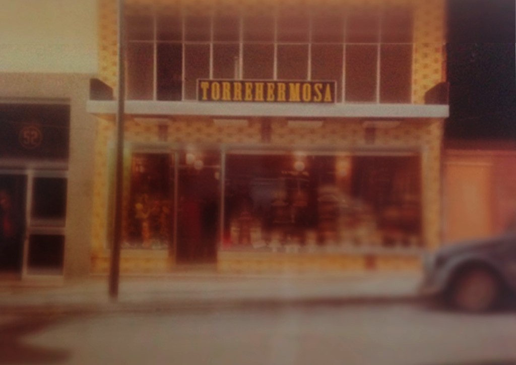 Fachada original de Pastelería Torrehermosa en Madrid, años 60